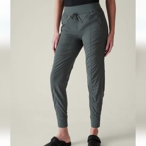 Athleta attitude pant 8 tall